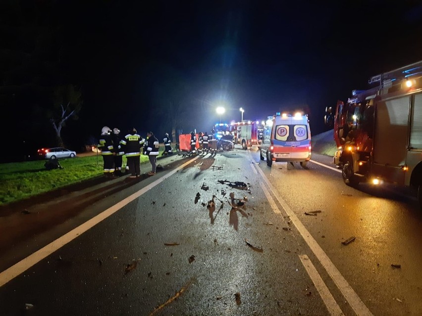 Tragiczny wypadek na DK91 w Jeleniu koło Gniewa. Nie żyje 1 osoba, 4 osoby poszkodowane! W zderzeniu brały udział 3 auta