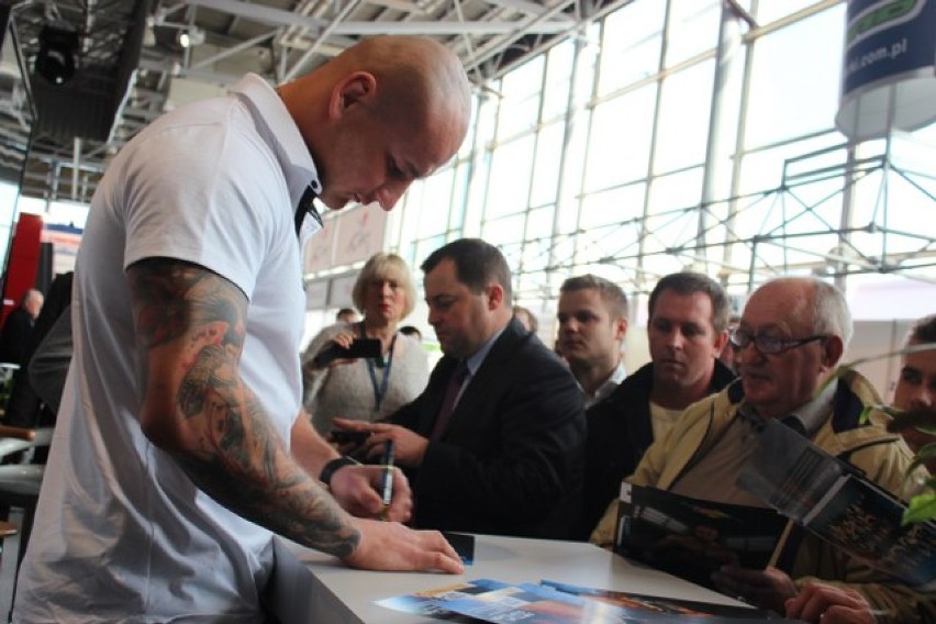 Budma 2015: Szpilka i Pudzian rozdawali autografy