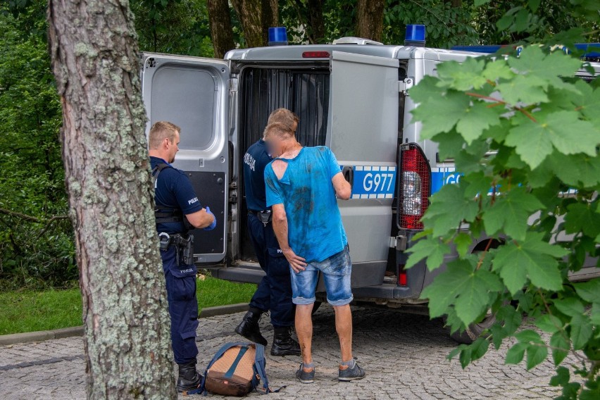 Pijany turysta z Pszczyny poszedł się załatwić, wpadł do...