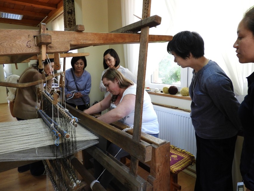 Japonki są zafascynowane janowską tkaniną dwuosnowową