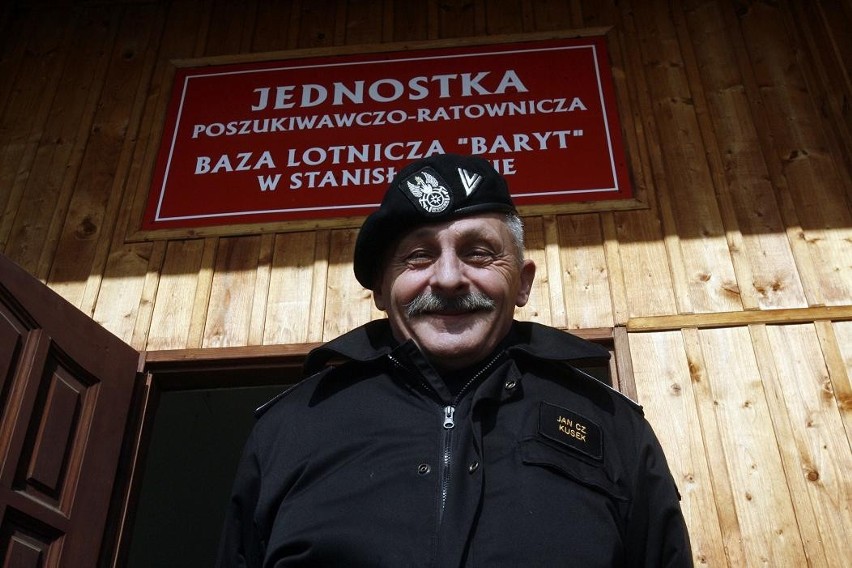 Jan Kusek - komendant jednostki poszukiwawczo-ratowniczej...