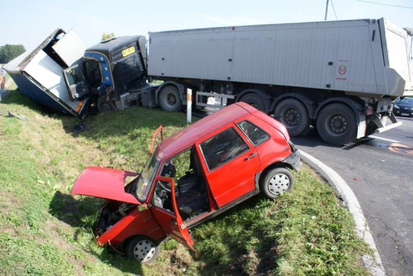 Wypadek w Szadku pod Kaliszem na drodze wojewódzkiej nr 470....