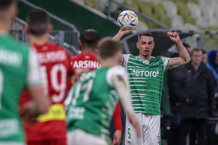 Lechia Gdańsk wciąż może się utrzymać w PKO Ekstraklasie. Czyim kosztem? Dziewięć drużyn zamieszanych w grę o pozostanie w elicie