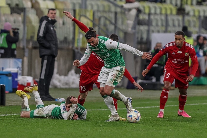 Lechia Gdańsk wciąż może się utrzymać w PKO Ekstraklasie. Czyim kosztem? Dziewięć drużyn zamieszanych w grę o pozostanie w elicie