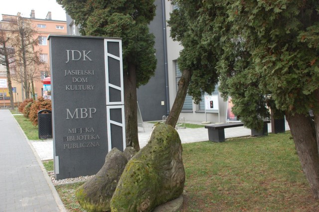 MBP w Jaśle przeprasza za utrudnienia i zaprasza do korzystania z biblioteki głównej przy ul. Kołłątaja