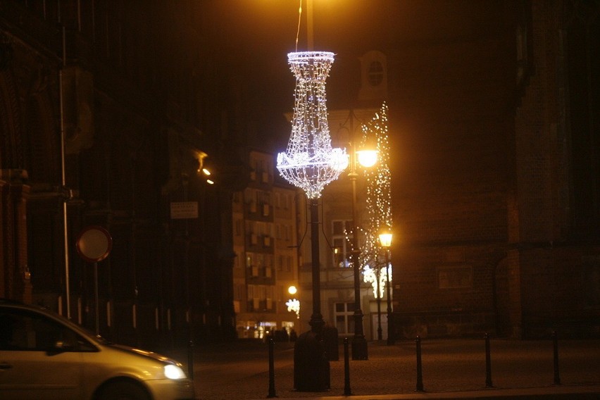 Iluminacja świąteczna w Legnicy (ZDJĘCIA)