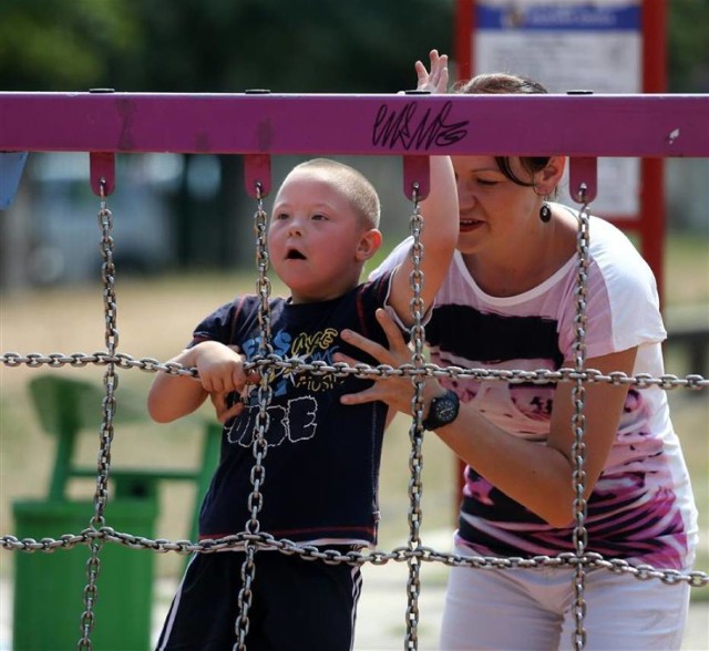 6-letni Radek z mamą na placu zabaw