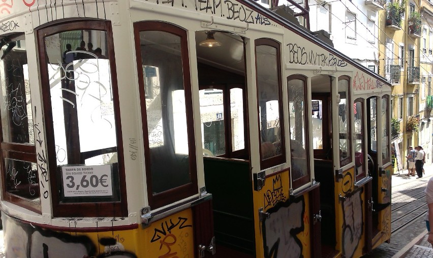 Lizboński żółty tramwaj [zdjęcia]
