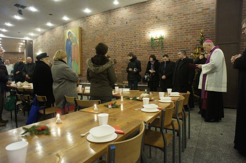 Arcybiskup Stanisław Gądecki poświęcił trzecią jadłodajnię Caritasu w Poznaniu [ZDJĘCIA]
