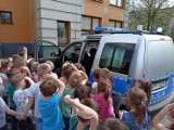 Trwa policyjny program „Bezpieczny przedszkolak” komendy w Łasku. Wizyta w przedszkolu nr 6. ZDJĘCIA
