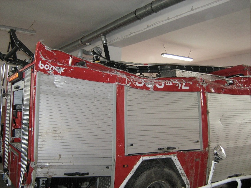 Wypadek strażaków z OSP Kalwaria Zebrzydowska. Samochód dachował, część pasażerów pijana [ZDJĘCIA]