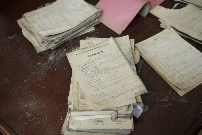 Dokumenty znaleziono podczas remontu budynku, w którym...