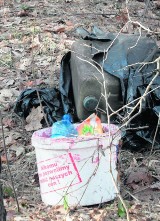 Nasz ekologiczny patrol - blisko &quot;perełki&quot; ekologicznej na Kleszczówce są sterty śmieci