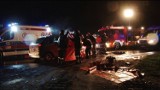 Śmiertelny wypadek w Ostrowie Wielkopolskim. Samochód zderzył się z koparką [wideo]
