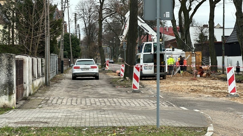 Lubliniec. Remont ulicy Plebiscytowej wiąże się też z wycinką drzew. Mieszkaniec alarmuje, że ludzie będą się teraz "smażyć" w upalne dni