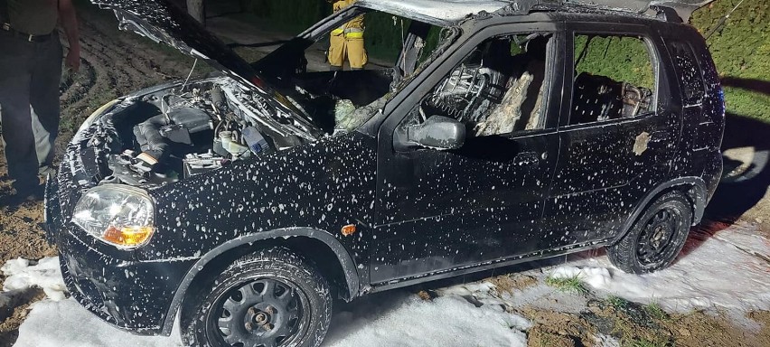 W poniedziałkowy wieczór doszło do pożaru samochodu osobowego w miejscowości Trzebowa