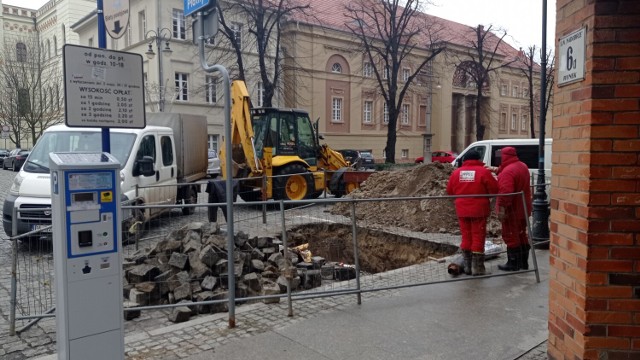 Awaria sieci przy ul. Rynek w Głogowie