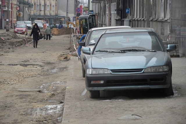 Orzychowski tłumaczy, że   za parking nie musieliby płacić jedynie ci mieszkańcy i przedsiębiorcy, którzy mają zapewnione miejsca na prywatnych parkingach. Zwolnieniem nie byliby objęci ci, którzy takich miejsc nie mają i muszą wykupować kwartalną kartę mieszkańca za 25 zł.