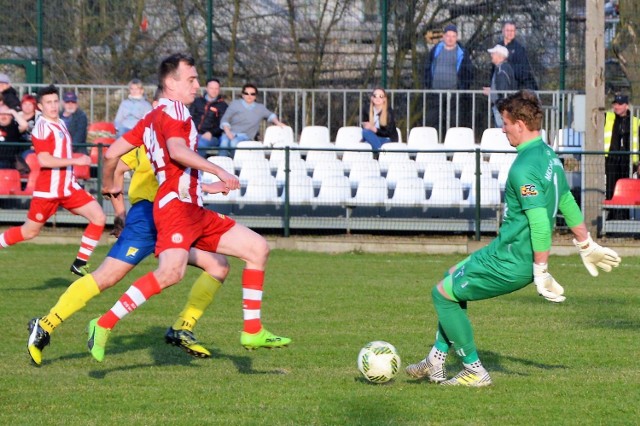 Eryk Ceglarz (z lewej) będzie gotowy do gry na mecz przeciwko Wiśle Sandomierz. Kibice mają nadzieję, że "upoluje" dla Soły ważną bramkę.