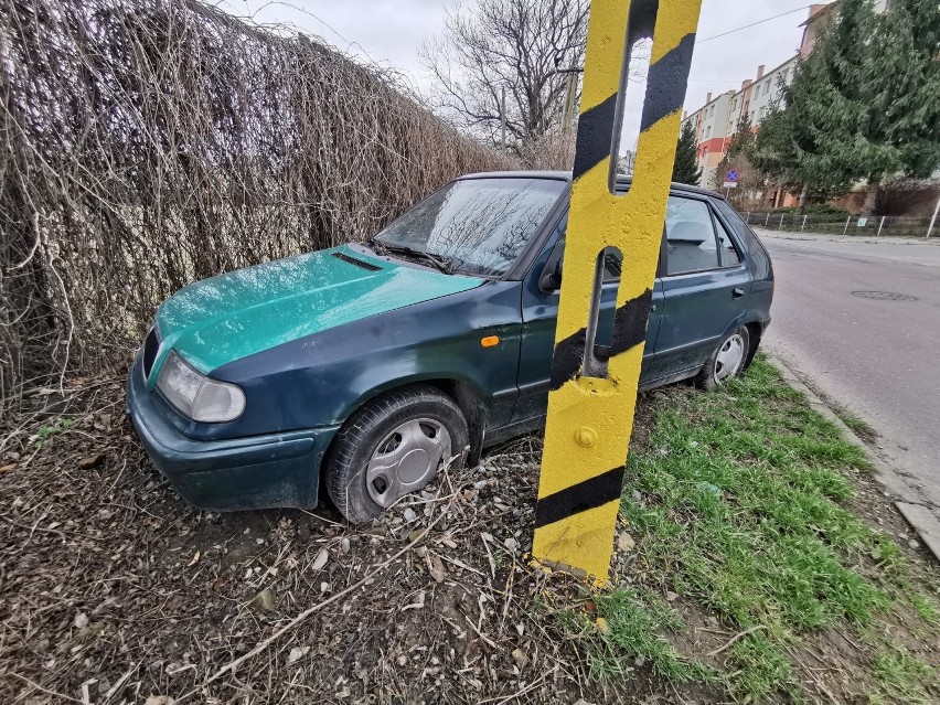 Na parkingach supermarketów w Przemyślu roi się od...