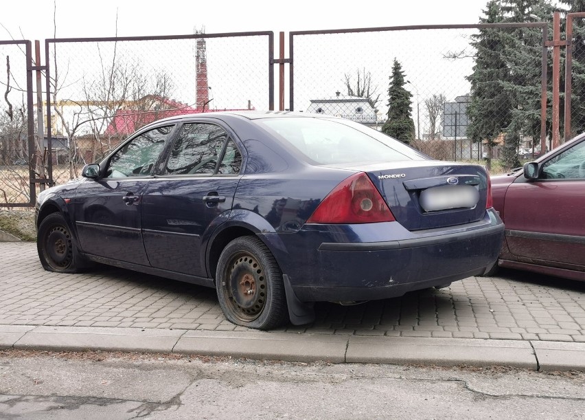 Na parkingach supermarketów w Przemyślu roi się od...