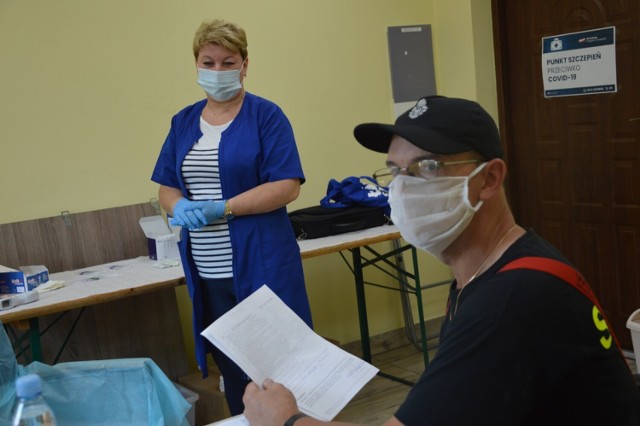 Akcja szczepień na covid-19 organizowana przez Koło Gospodyń Wiejskich Zawadów w gminie Bełchatów