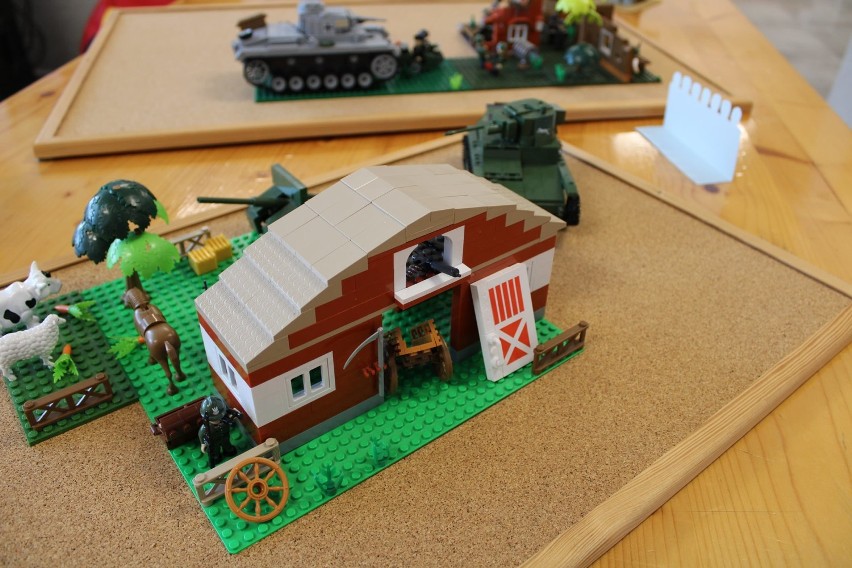 Wystawa klocków Lego w domu kultury w Ożarowie