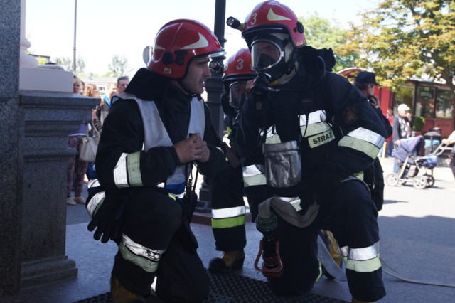 Z budynku ewakuowano kilkadziesiąt osób. W akcji brało udział 18 strażaków z trzech białostockich jednostek.