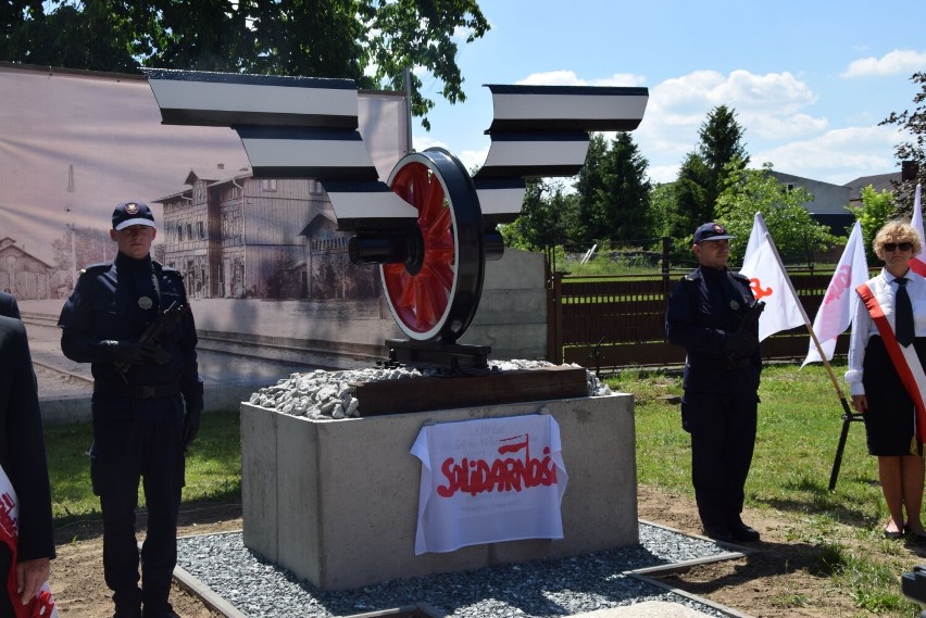 150 lat wieruszowskiej kolei upamiętniono monumentem przy dworcu ZDJĘCIA