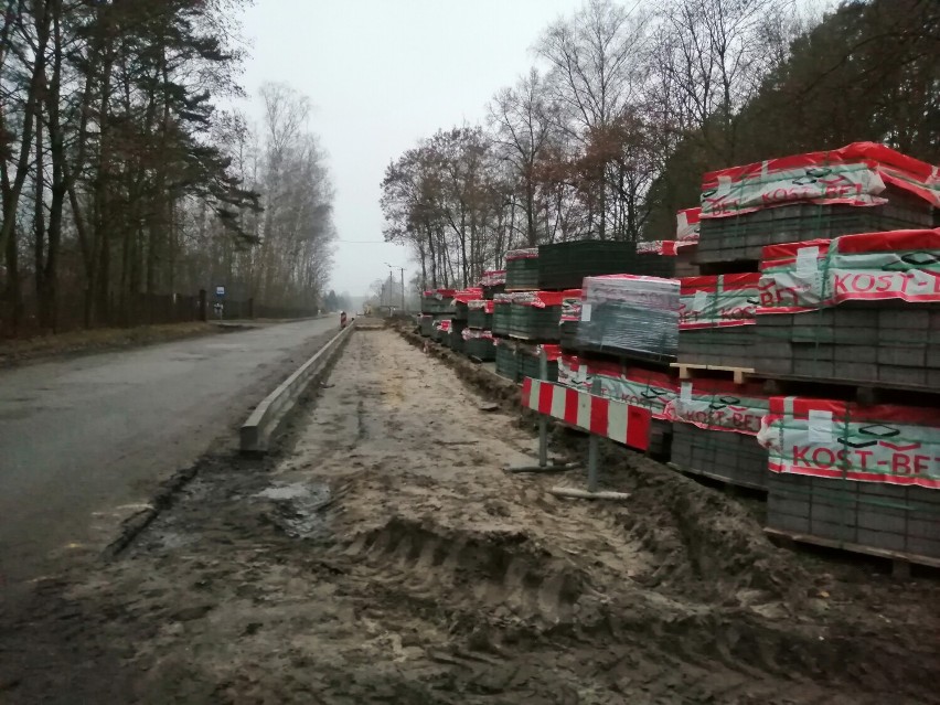 Przebudowa Spółdzielczej i Staszica w Zduńskiej Woli. Prace postępują, miasto dokłada pieniędzy