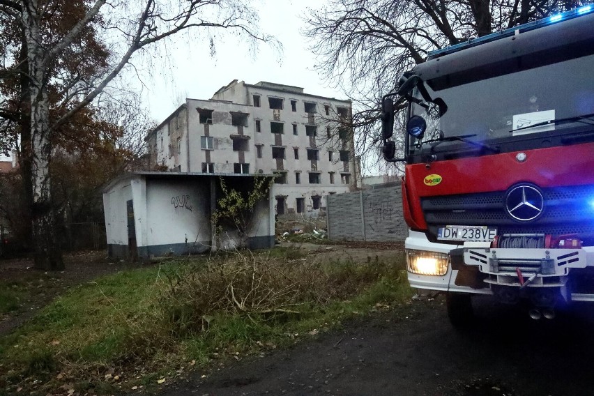 Legnica: Pustostan przy ulicy Jagiellońskiej to zmora legnickich strażaków, zobaczcie zdjęcia