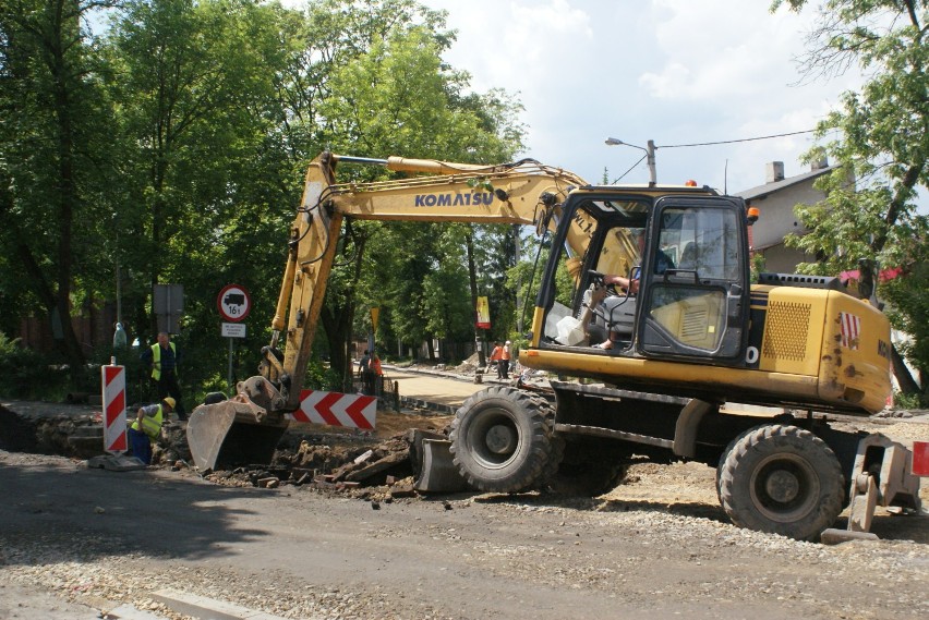 Obecnie prace w Ząbkowicach trwają m.in. w rejonie ulic...