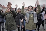 One Bilion Rising 2023. Koninianki zatańczą, by sprzeciwić się przemocy pod hasłem Tylko TAK oznacza zgodę. Seks bez zgody to gwałt 
