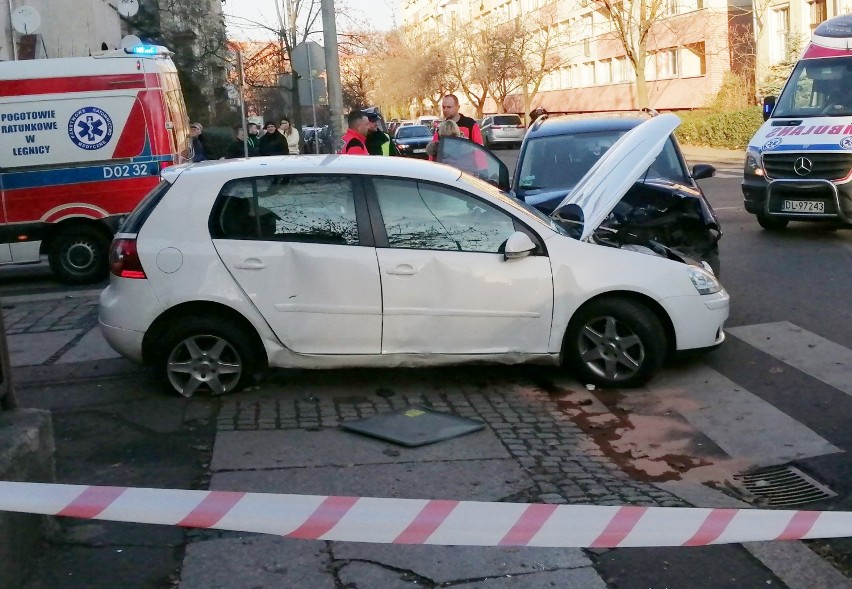 Wypadek w Legnicy, na skrzyżowaniu Rataja z Orzeszkowej! [ZDJĘCIA]