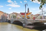 Wrocław: Stylowe latarnie wracają na most Pomorski. Pierwszy raz po wojnie [ZDJĘCIA]