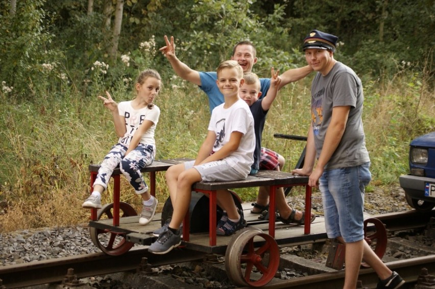 Pracownicy Spółdzielni Socjalnej na Piątkę razem z przyjaciółmi i najbliższymi świętowali dziś pierwsze urodziny sklepu! [GALERIA]