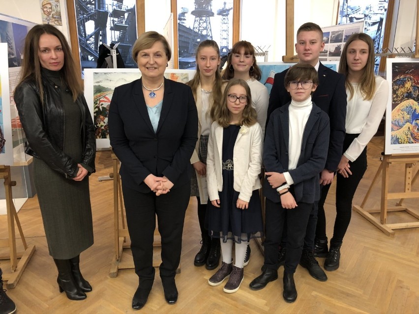 Uczennica Szkoły Podstawowej w Jantarze laureatką konkursu plastycznego. Nagrodą jest wyjazd do Brukseli i wernisaż