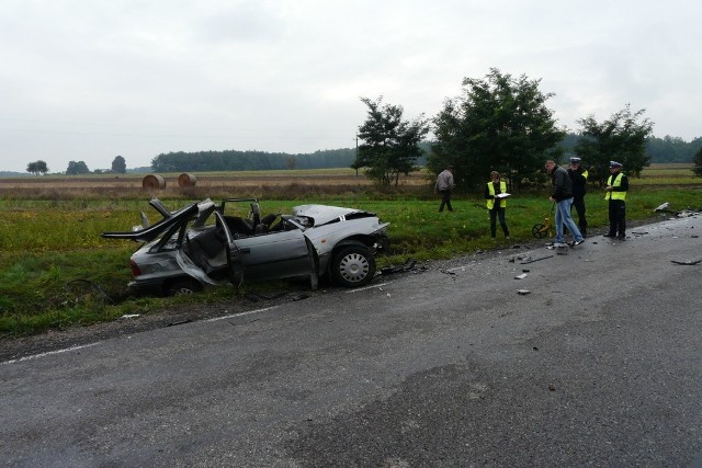 Śmiertelny wypadek pod Rawą na drodze nr 726. Zginęła 30-letnia kobieta