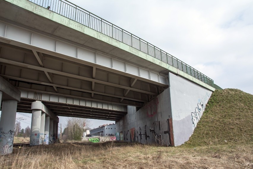 Remont wiaduktu nad torami kolejowymi w Olkuszu, w ciągu DK...