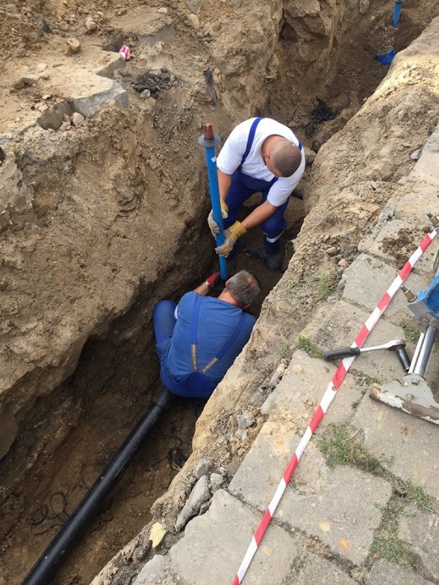 Rury cementowo-azbestowe wymieniane są w tym roku m.in. przy ul. Kruczej