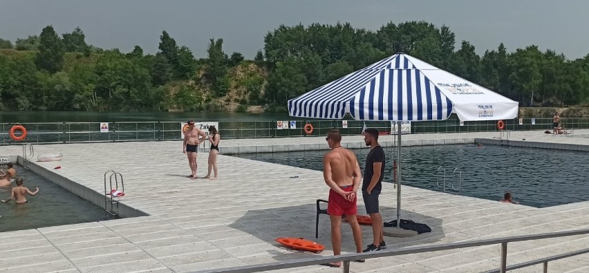 Bezpieczne Wakacje 2021. Policjanci kontrolują kąpieliska. Odwiedzili Balaton w Trzebini [ZDJĘCIA]