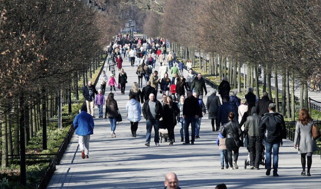 Tysiące spacerowiczów w legnickim parku