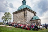 Odśpiewano Pieśni Maryjne na Górze Świętej Anny w Pińczowie