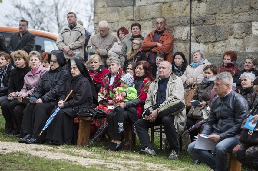 Odśpiewano Pieśni Maryjne na Górze Świętej Anny w Pińczowie