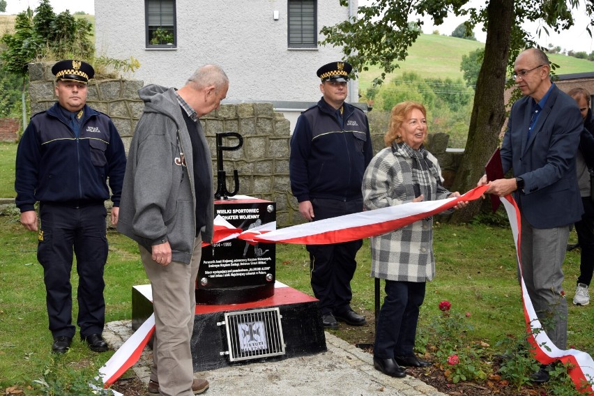 W Boguszowie-Gorcach odsłonięto pomnik Rajmunda Niwińskiego