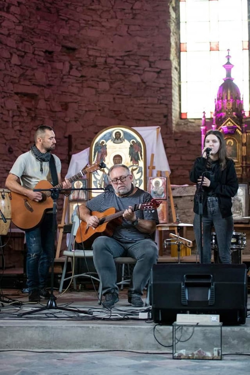 Darłowski zespół "Bez Pośpiechu" wziął udział w koncercie na rzecz ratowania cerkwi w Baligrodzie