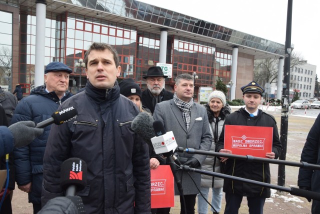 Zobacz kolejne zdjęcia. Przesuwaj zdjęcia w prawo - naciśnij strzałkę lub przycisk NASTĘPNE