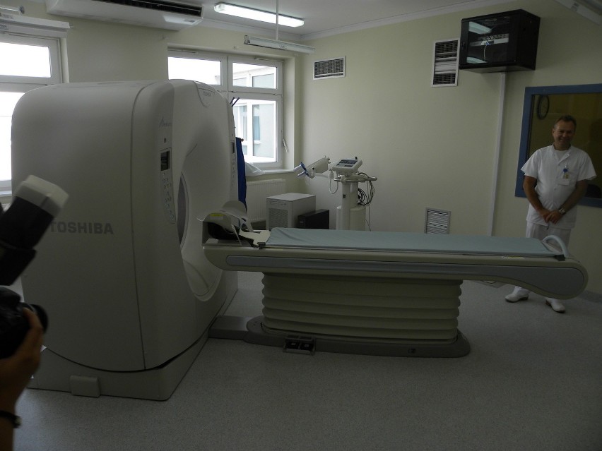 Chojnice. Tomograf komputerowy i dwie nowe karetki w szpitalu w Chojnicach