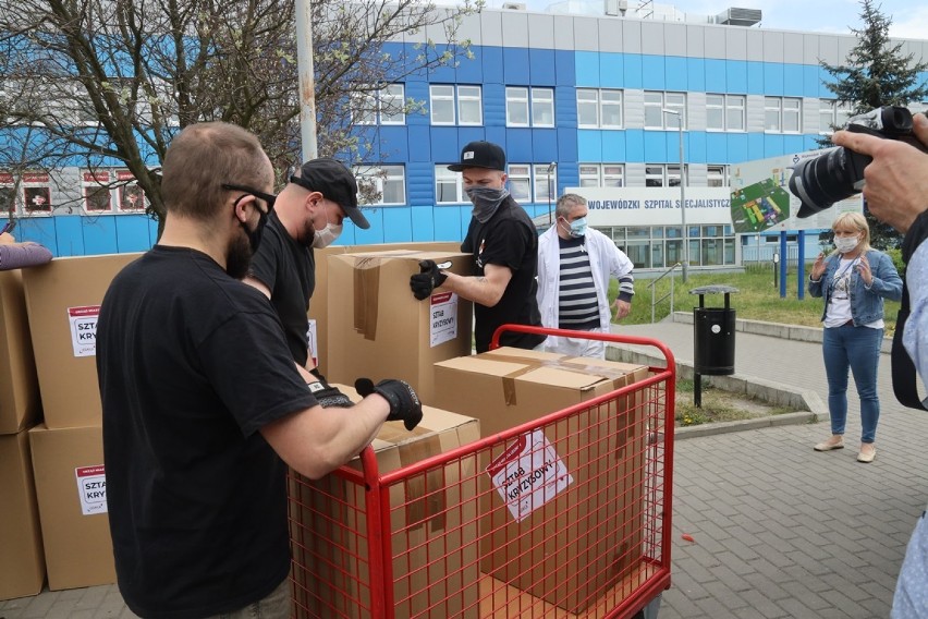 Ponad trzy tysiące fartuchów dla szpitala w Legnicy.