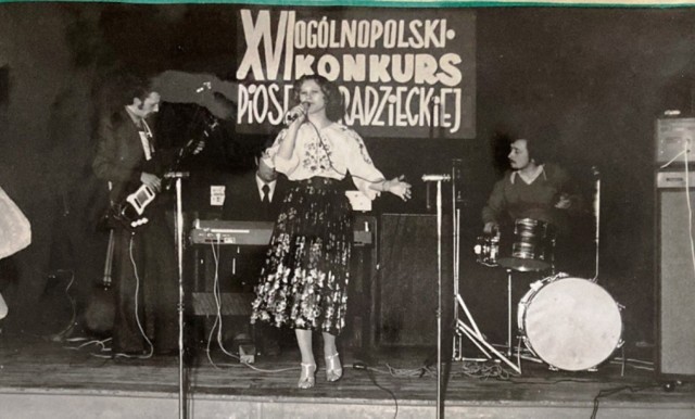 Staszowski Ośrodek Kultury udostępnił ostatnio nową stronę, na której można podziwiać zdjęcia z wielu imprez na przestrzeni lat. Dziś pokazujemy wam unikalne fotografie z lat 1976-1979. 

Zobaczcie, jak w tamtych czasach bawiono się w Staszowie>>>